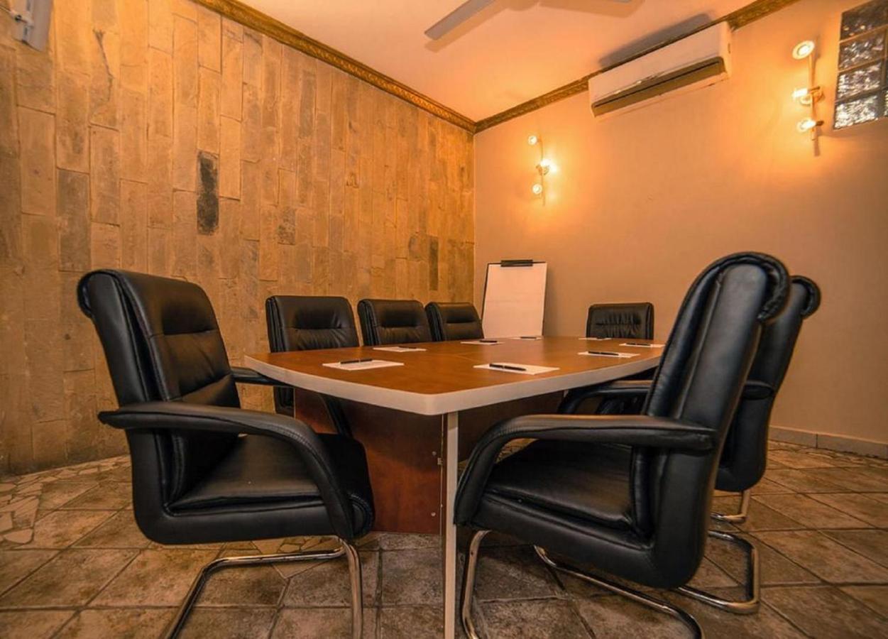 Colosseum Boutique Hotel & Spa Νταρ ες Σαλάμ Εξωτερικό φωτογραφία